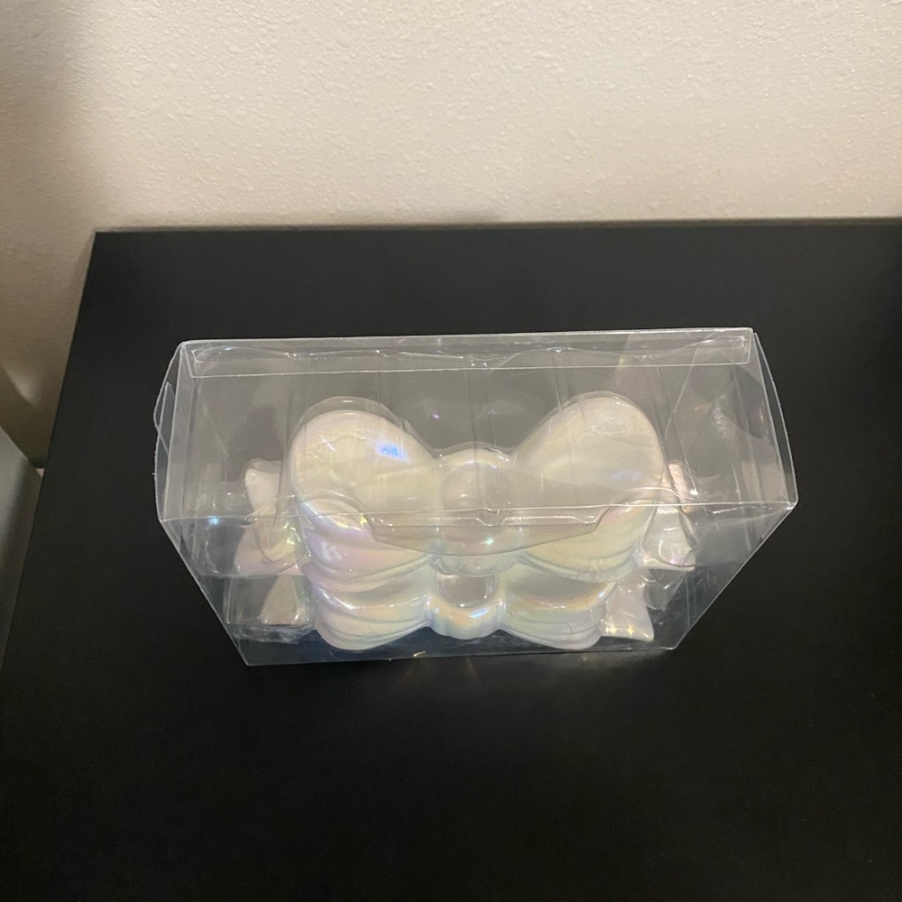 Target Bullseye Ceramic Iridescent Taper Bow-Shaped Candle Holders Set of 2 New - Picture 10 of 10
